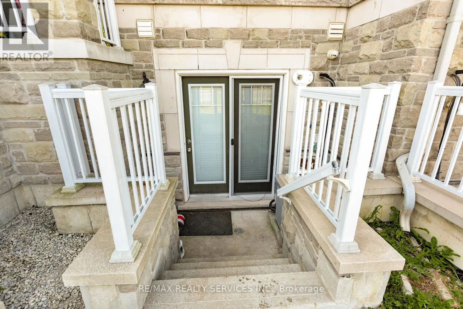 100 GOLDEN SPRINGS DRIVE