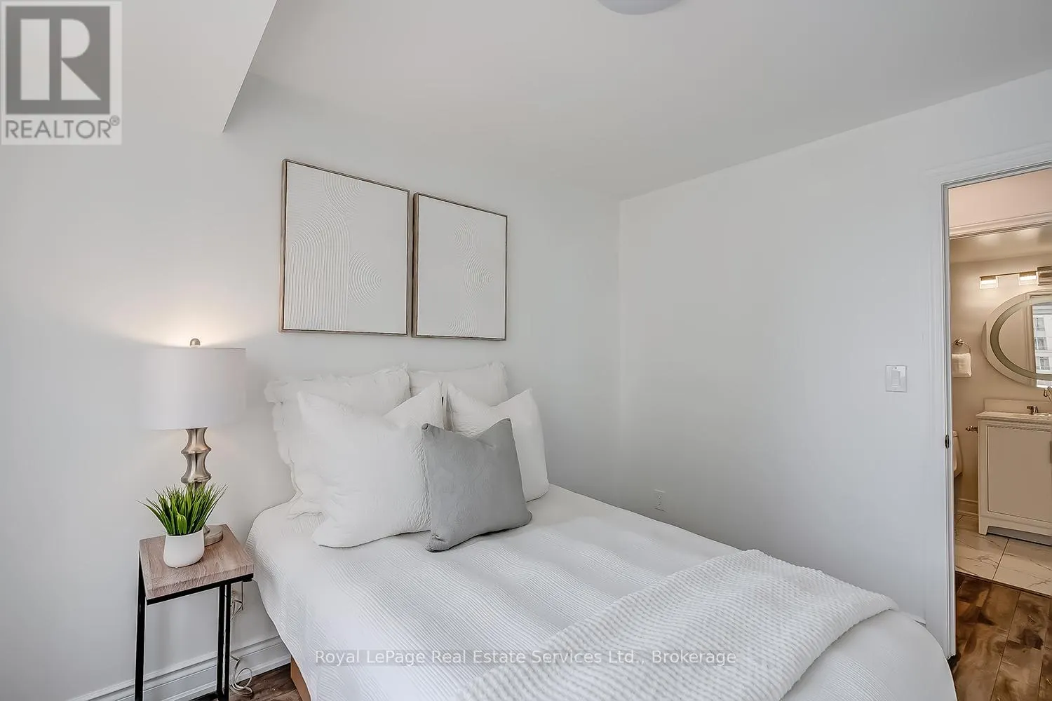 632 - 3888 DUKE OF YORK BOULEVARD, #632