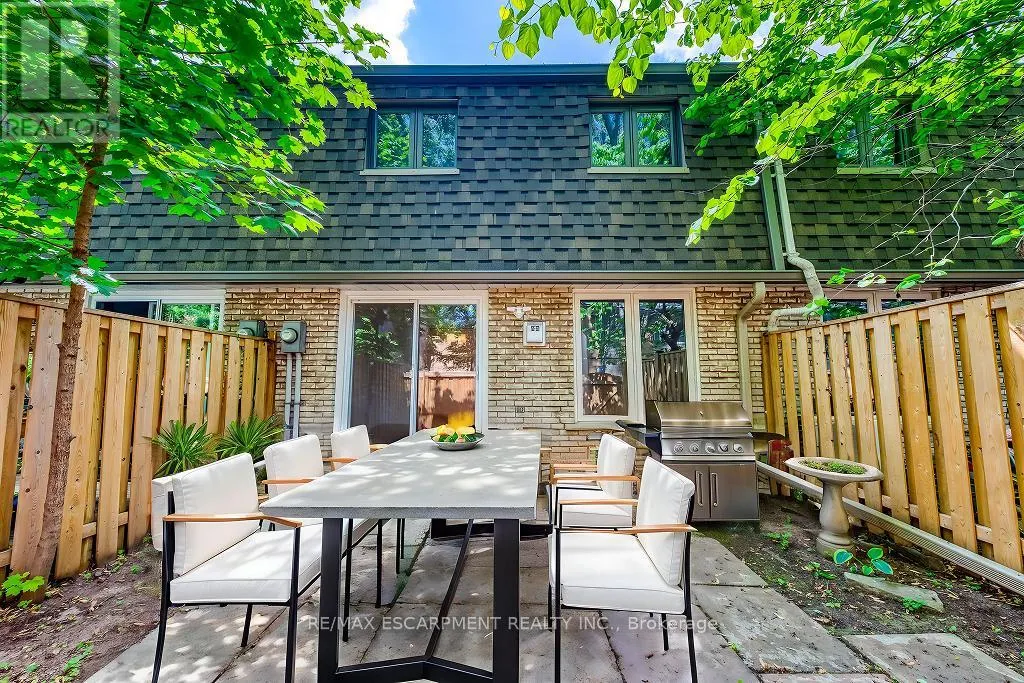 4 - 1270 GAINSBOROUGH DRIVE