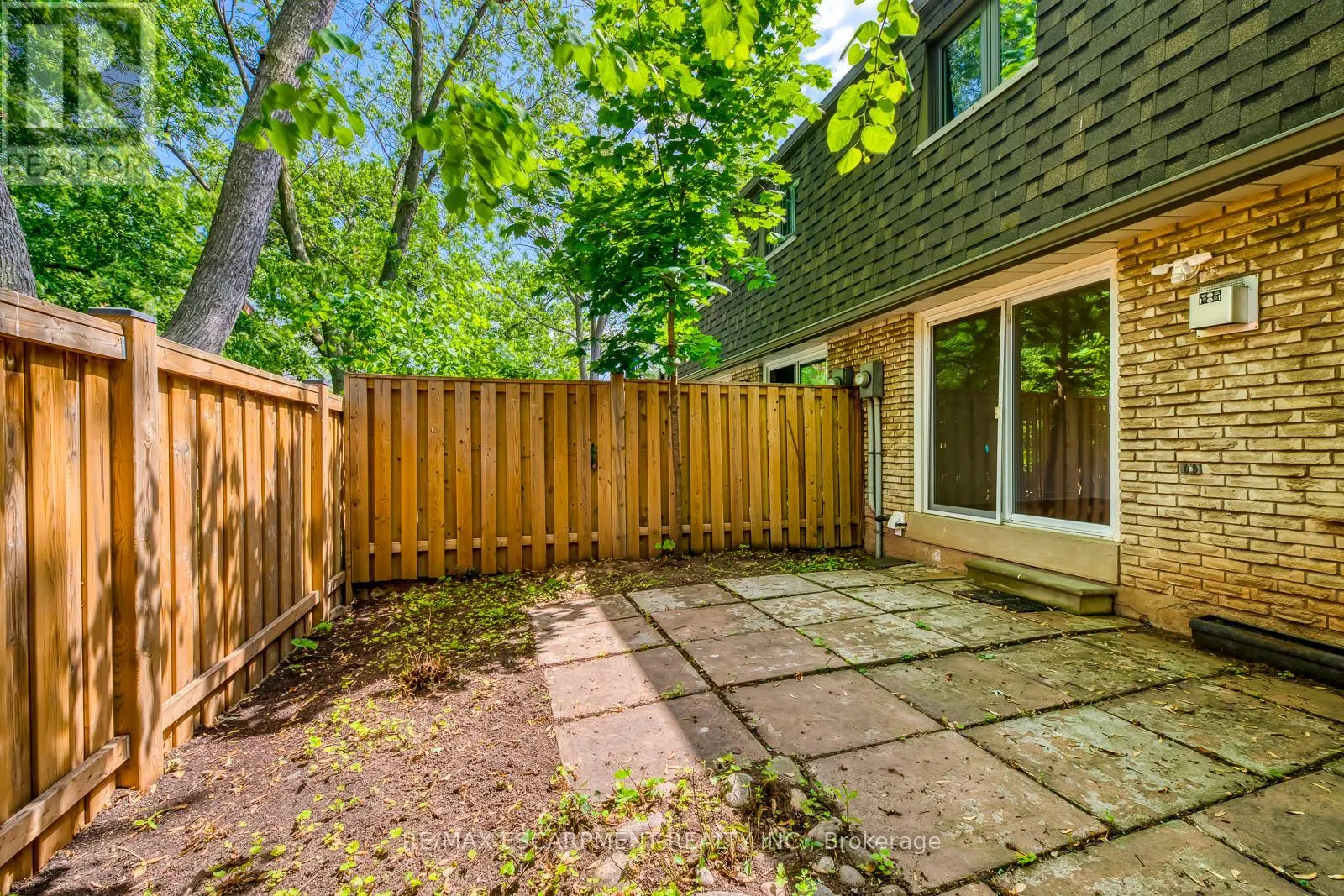 4 - 1270 GAINSBOROUGH DRIVE