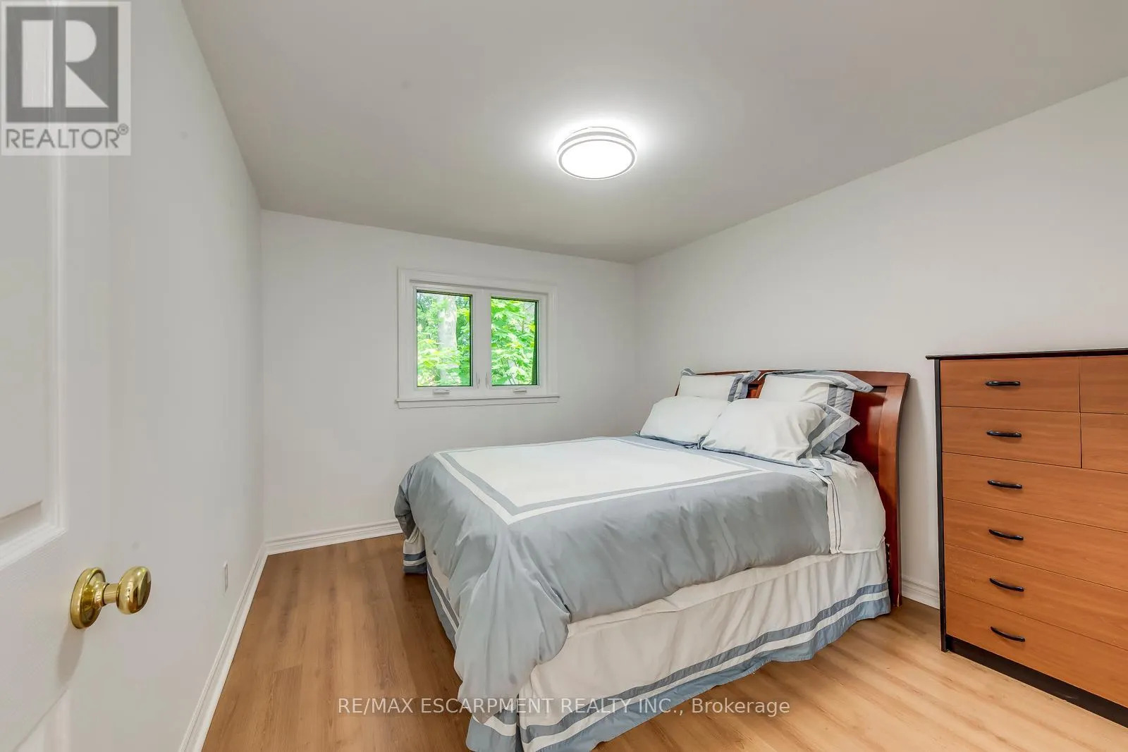 4 - 1270 GAINSBOROUGH DRIVE
