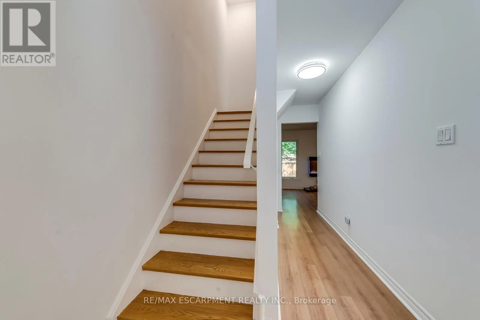 4 - 1270 GAINSBOROUGH DRIVE