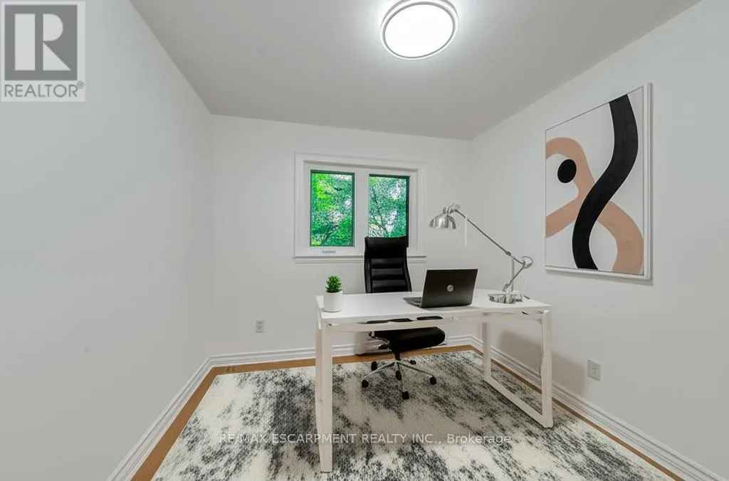 4 - 1270 GAINSBOROUGH DRIVE