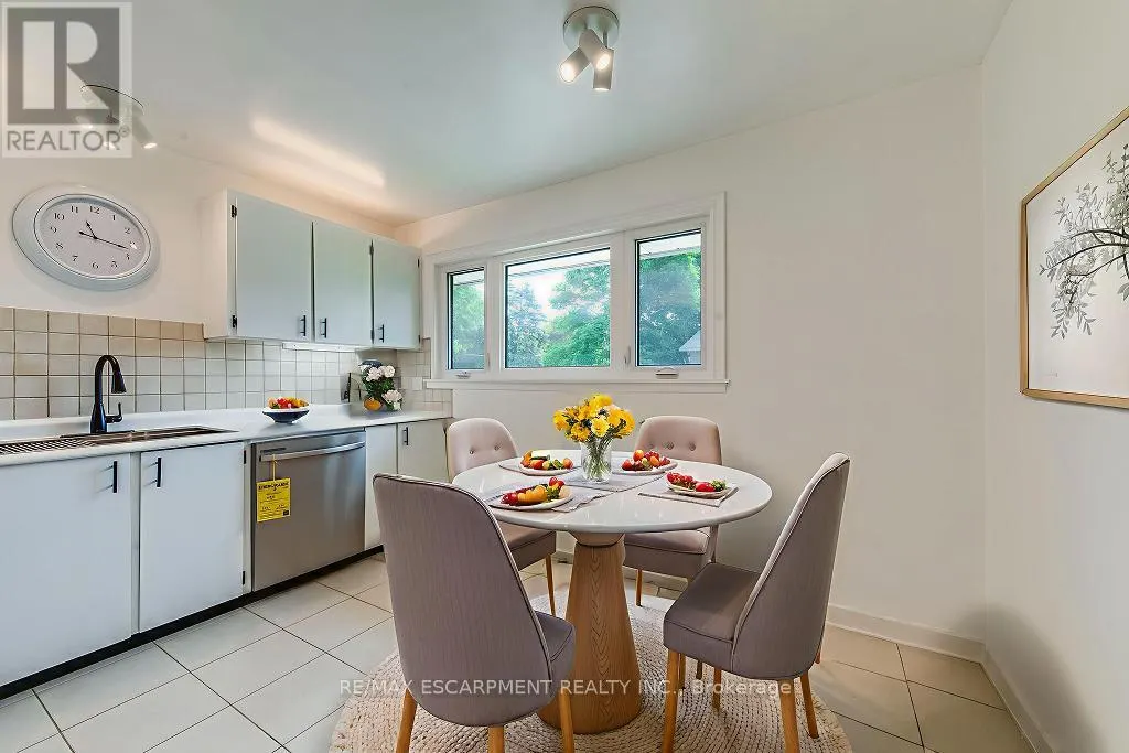 4 - 1270 GAINSBOROUGH DRIVE