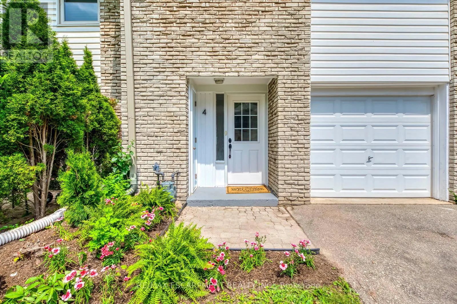 4 - 1270 GAINSBOROUGH DRIVE