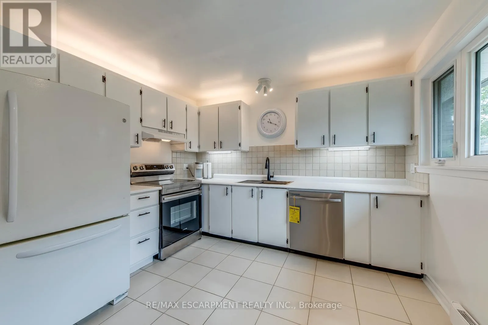 4 - 1270 GAINSBOROUGH DRIVE