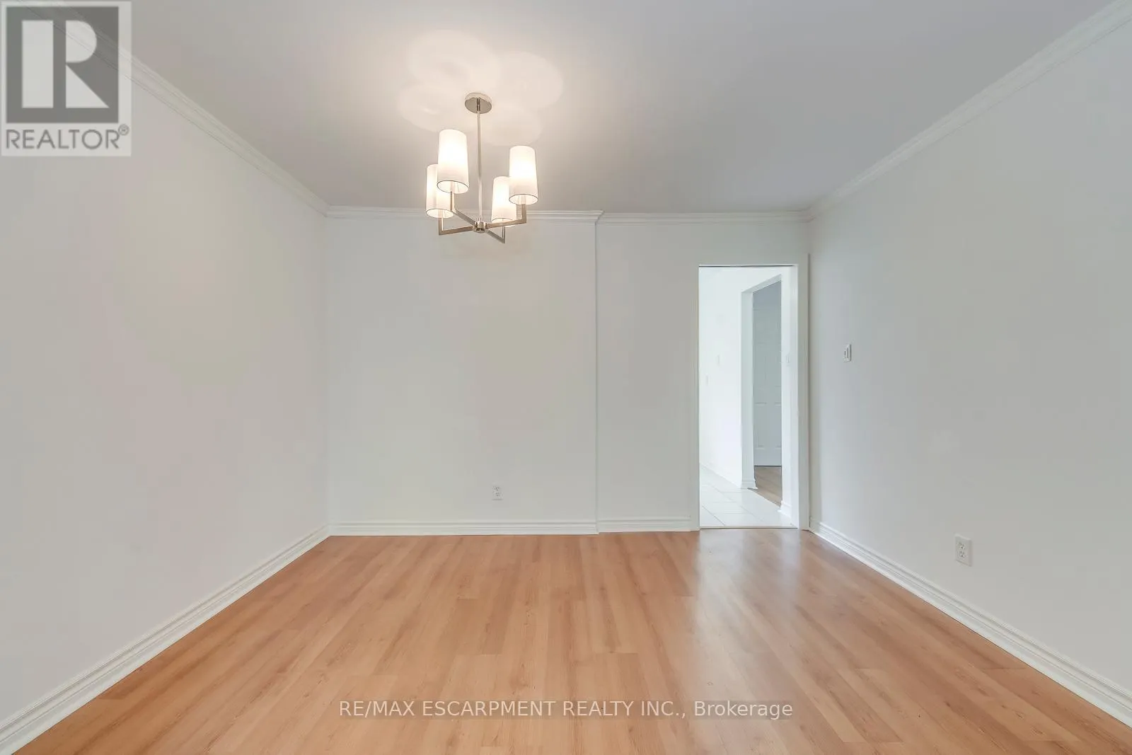 4 - 1270 GAINSBOROUGH DRIVE