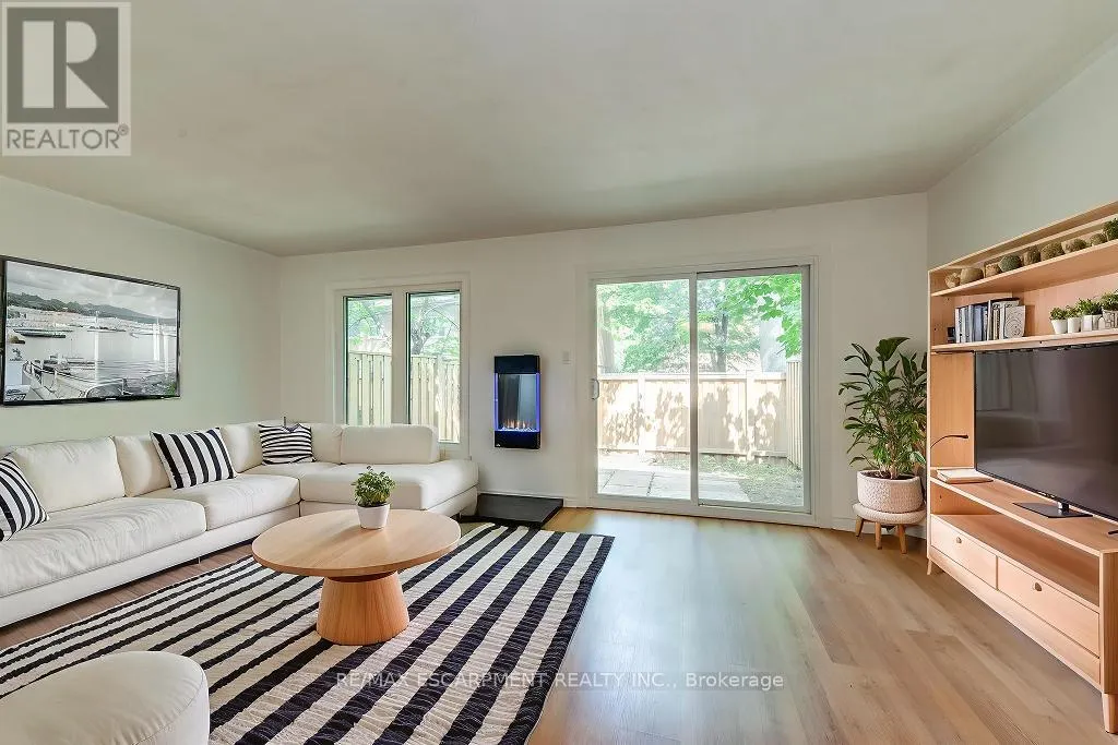 4 - 1270 GAINSBOROUGH DRIVE