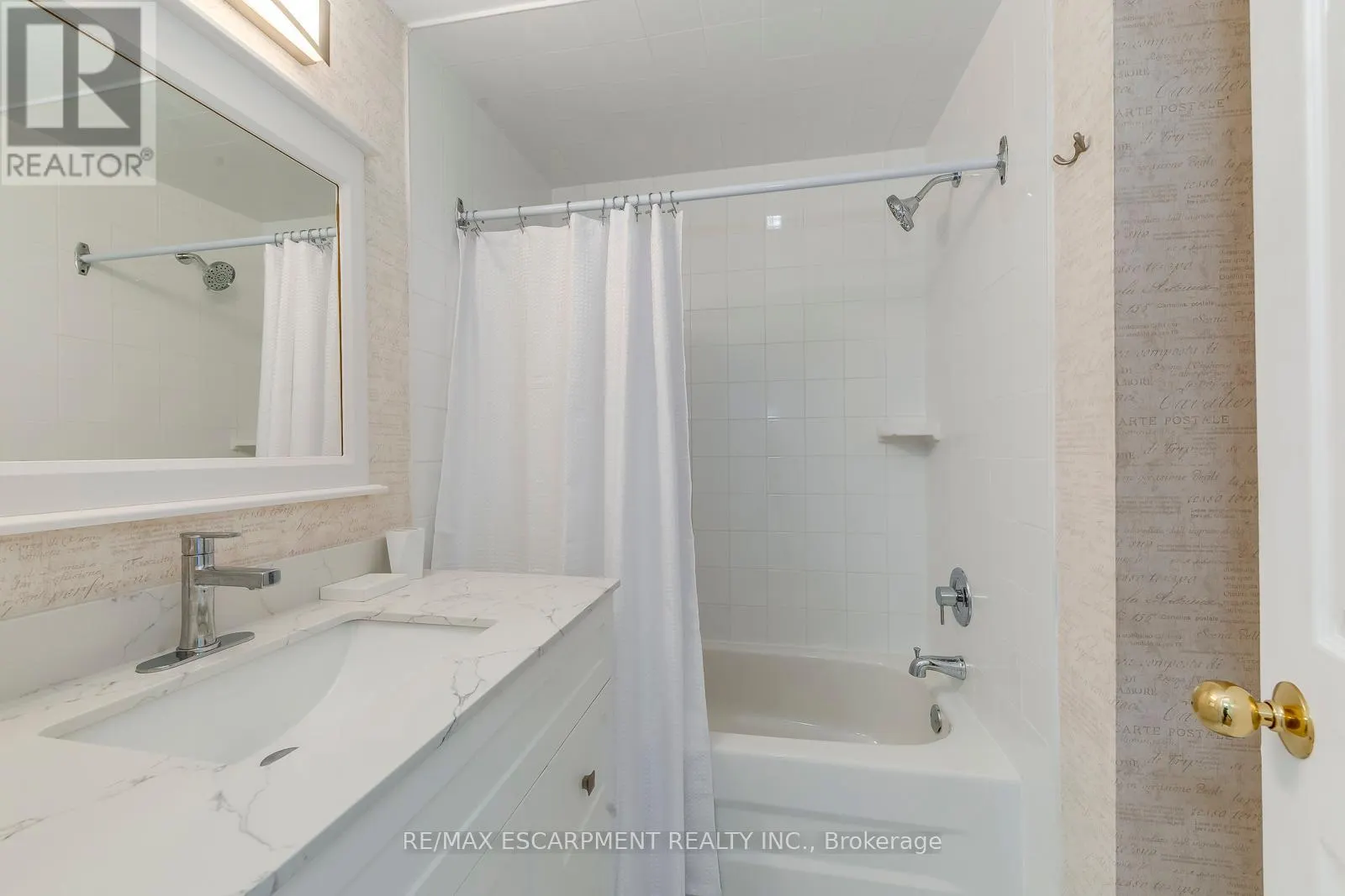 4 - 1270 GAINSBOROUGH DRIVE