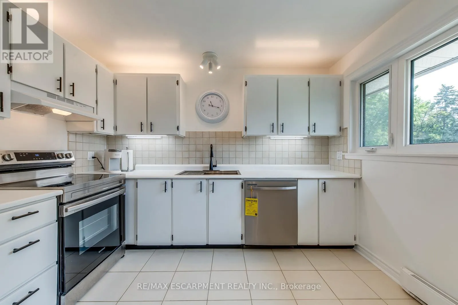 4 - 1270 GAINSBOROUGH DRIVE