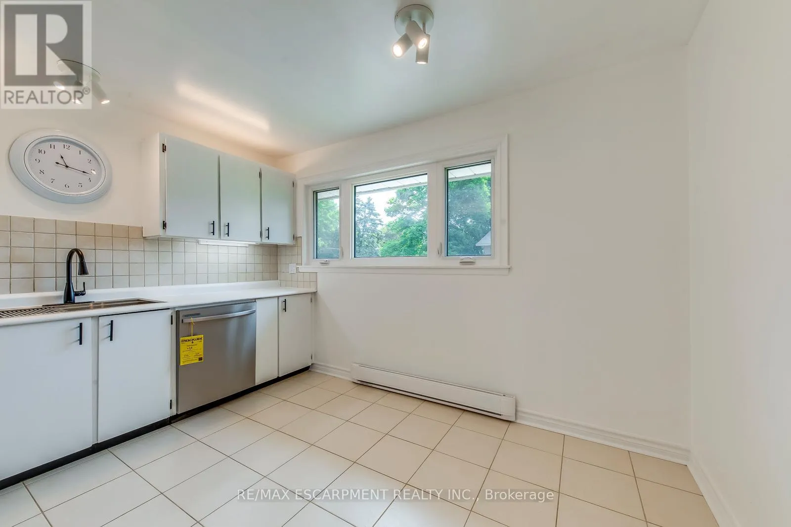 4 - 1270 GAINSBOROUGH DRIVE