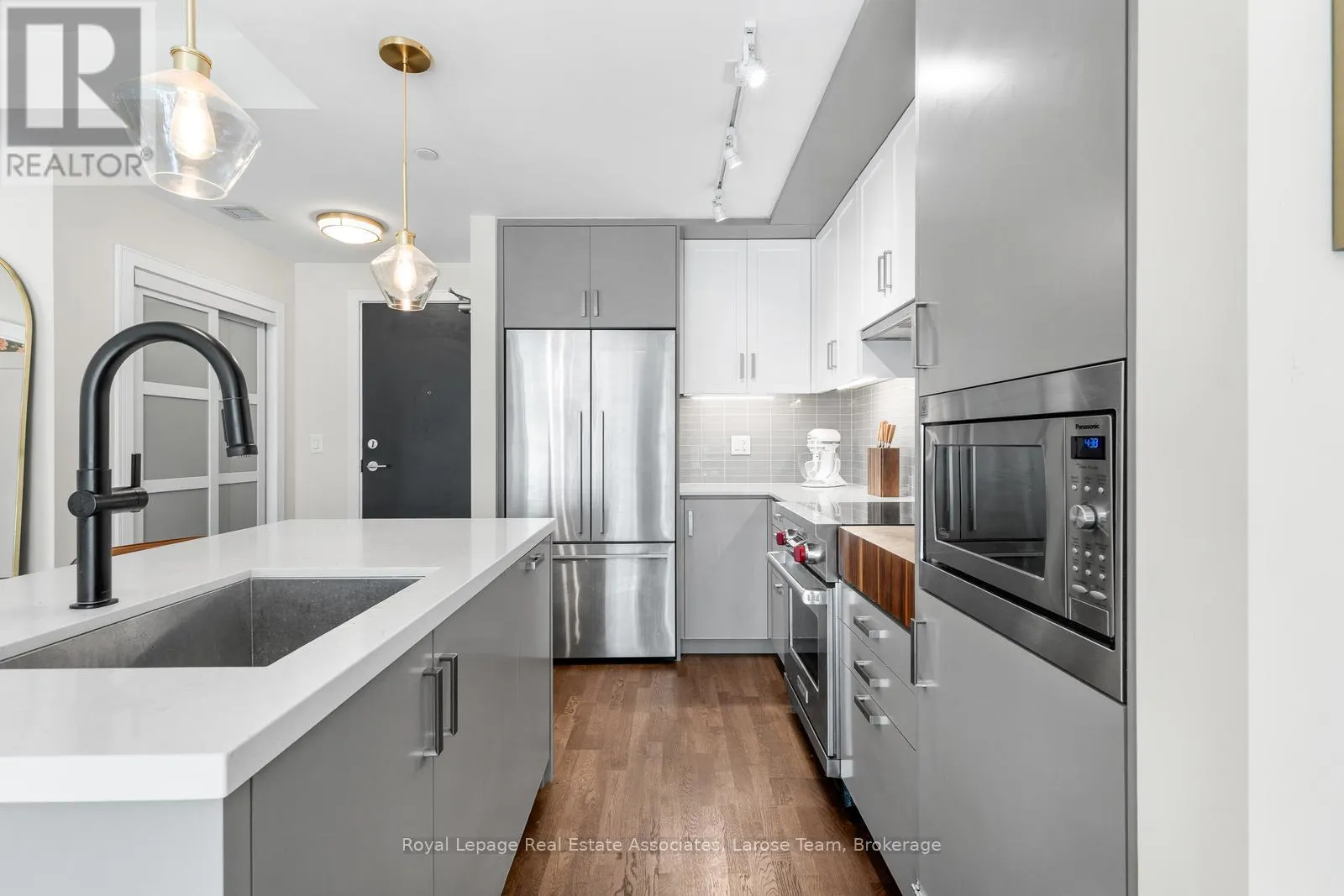 235 - 1575 LAKESHORE ROAD W