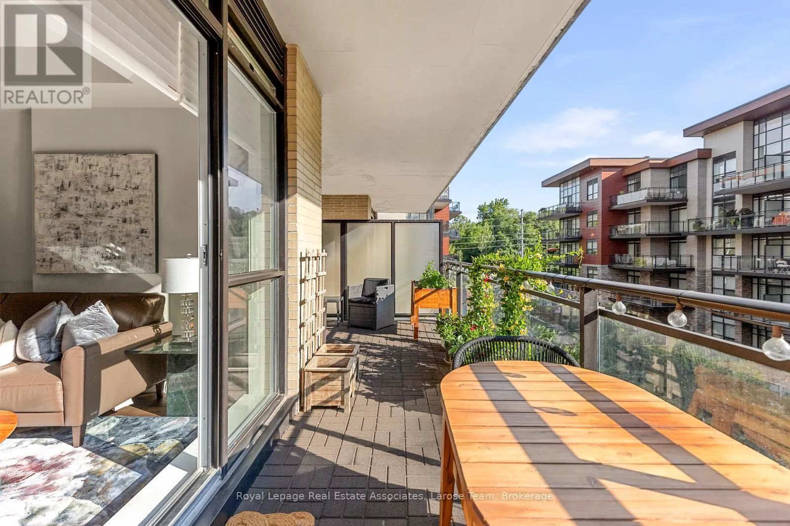 235 - 1575 LAKESHORE ROAD W