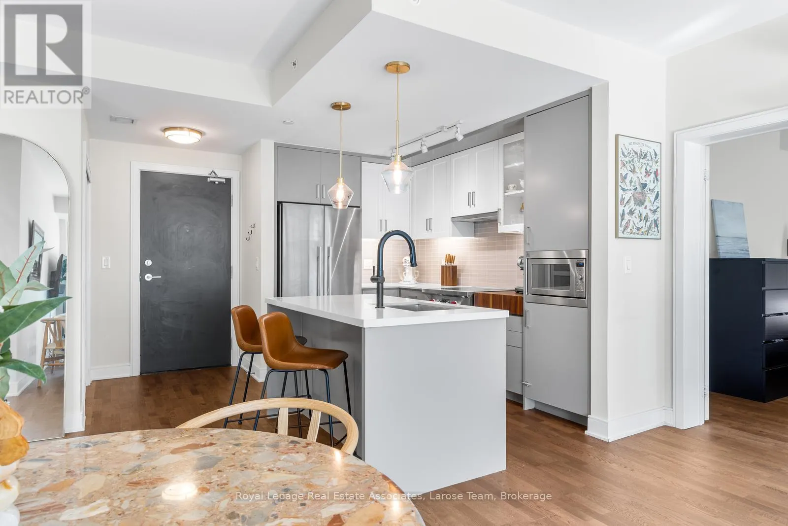 235 - 1575 LAKESHORE ROAD W