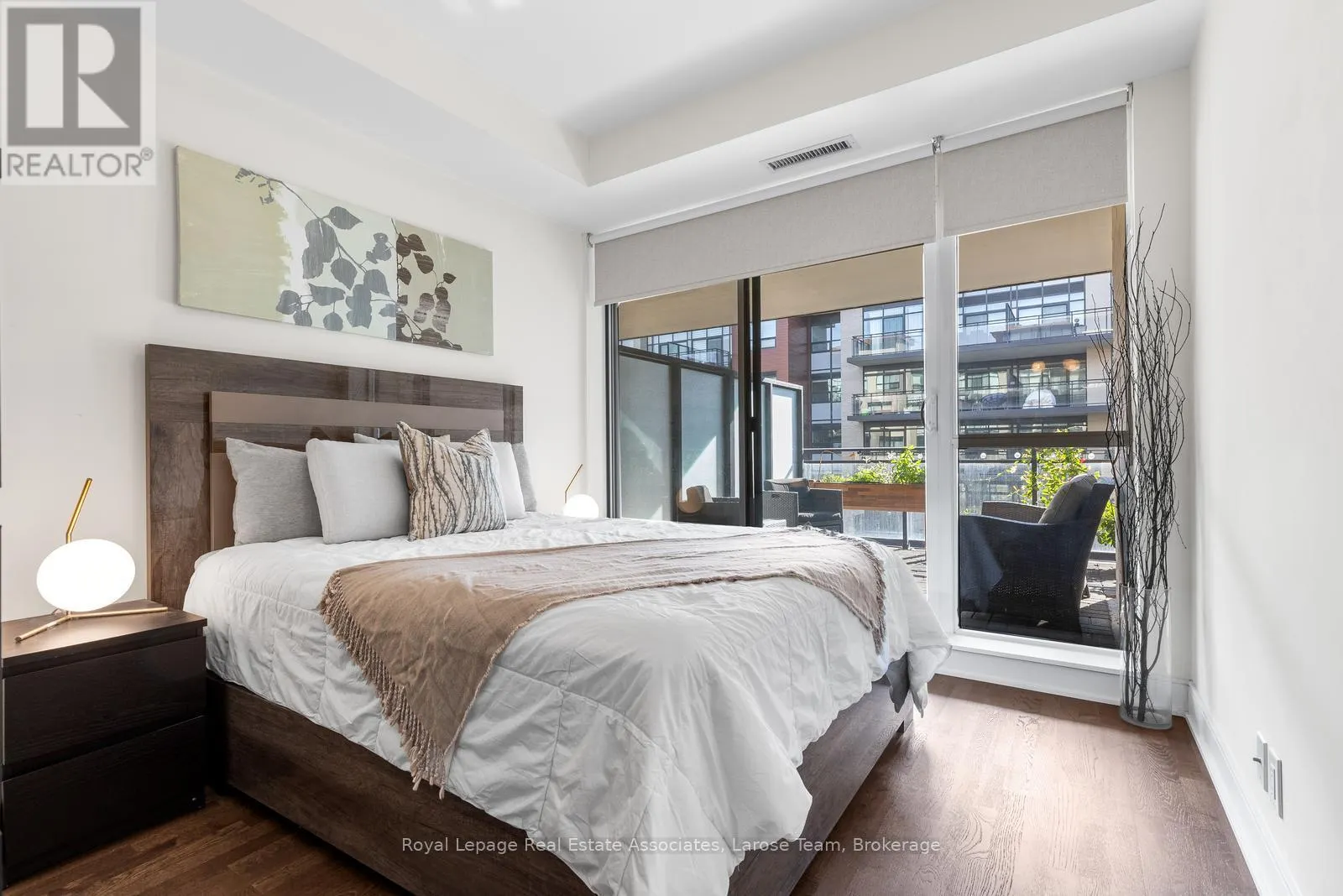 235 - 1575 LAKESHORE ROAD W