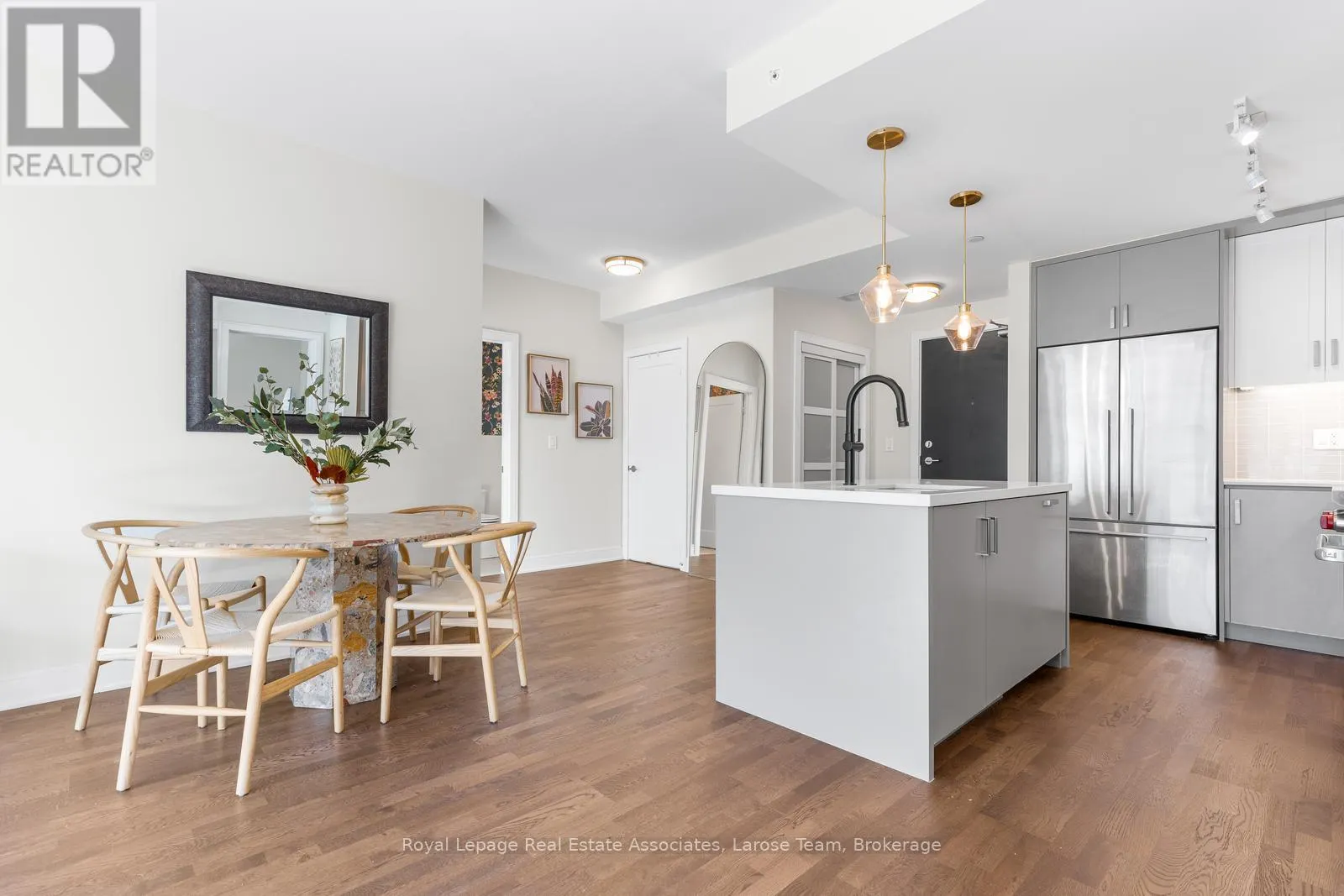 235 - 1575 LAKESHORE ROAD W