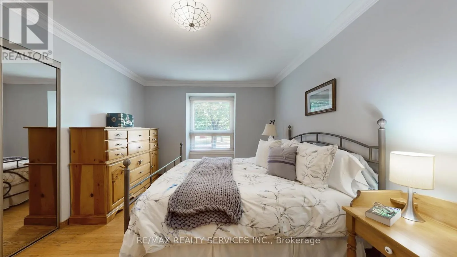 64 GLEBE CRESCENT