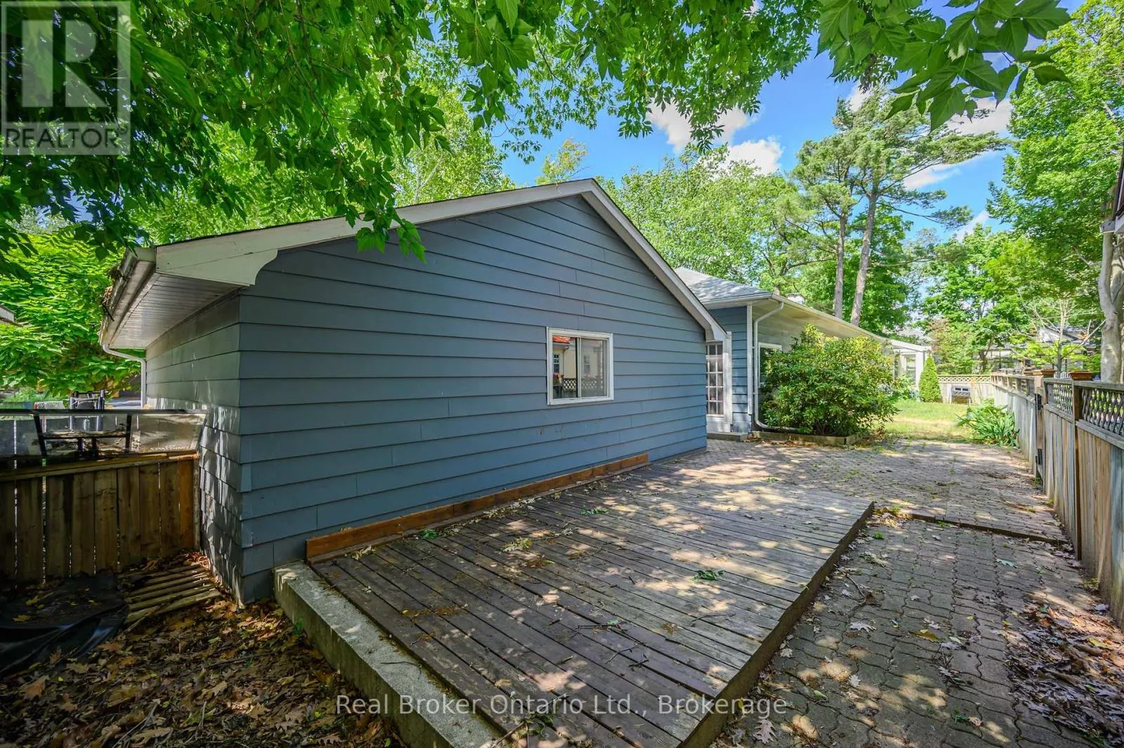 374 SPRUCE STREET