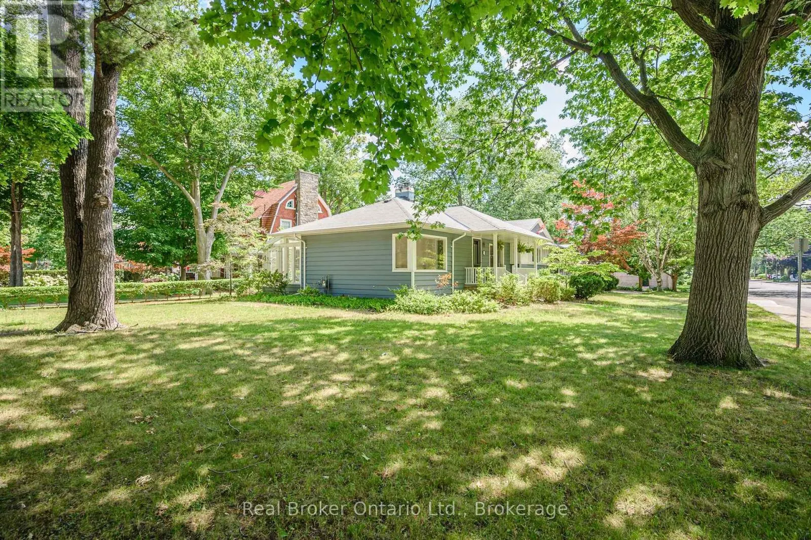 374 SPRUCE STREET