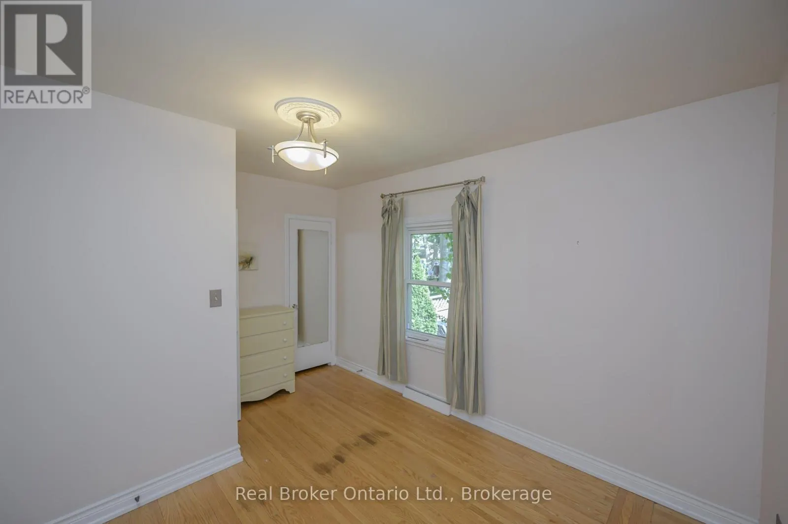 374 SPRUCE STREET
