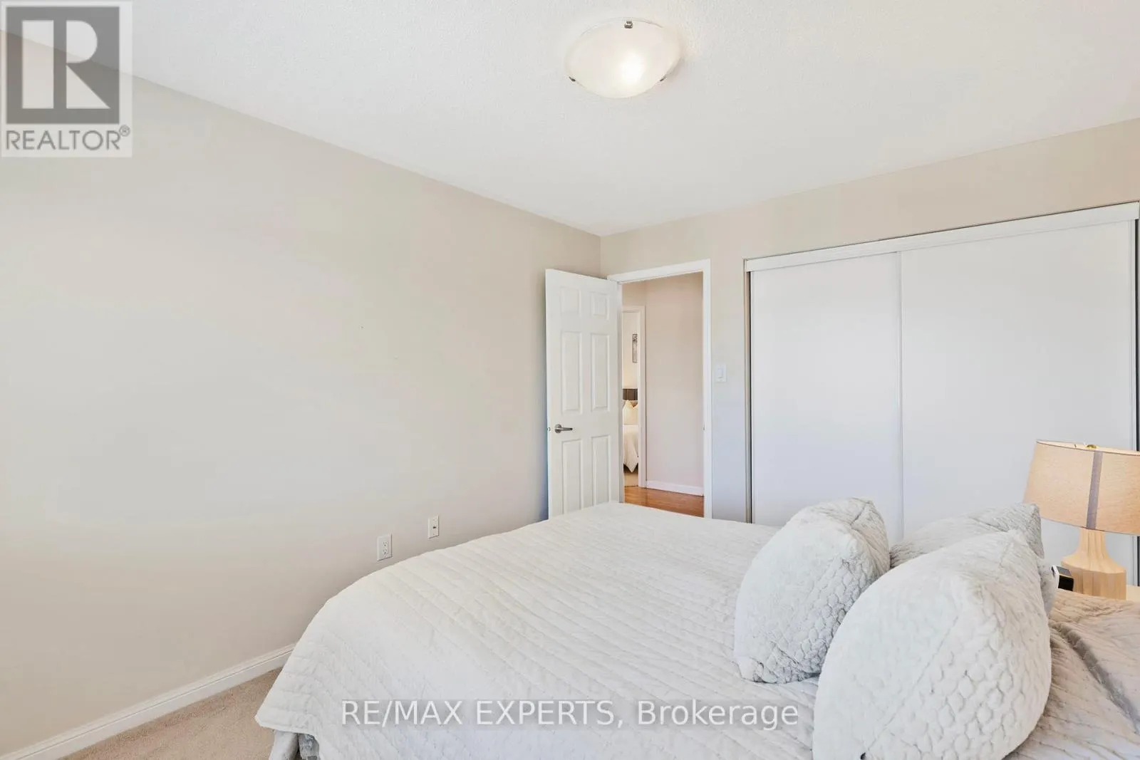 217 WOODLEY CRESCENT