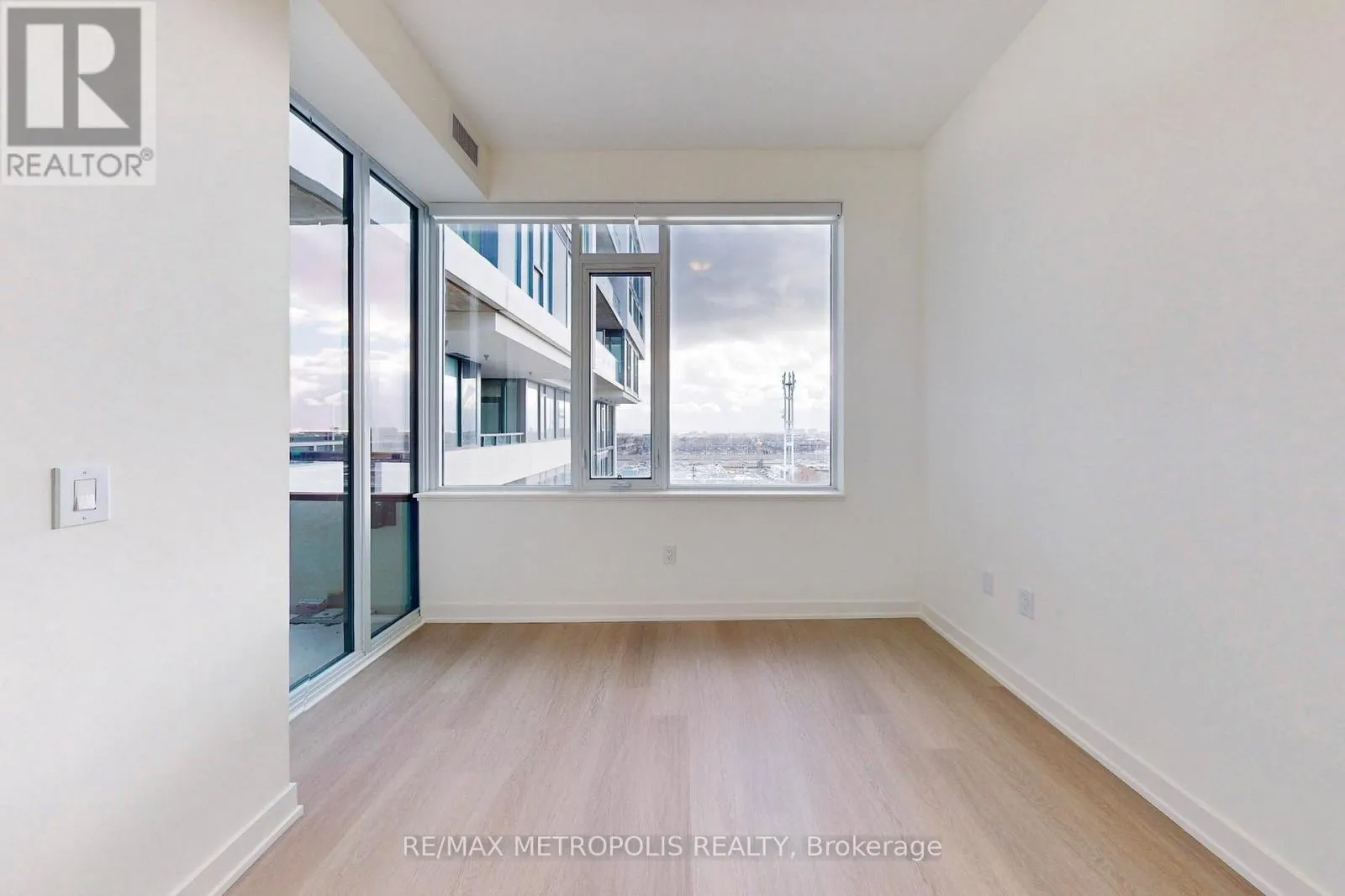 809 - 859 THE QUEENSWAY