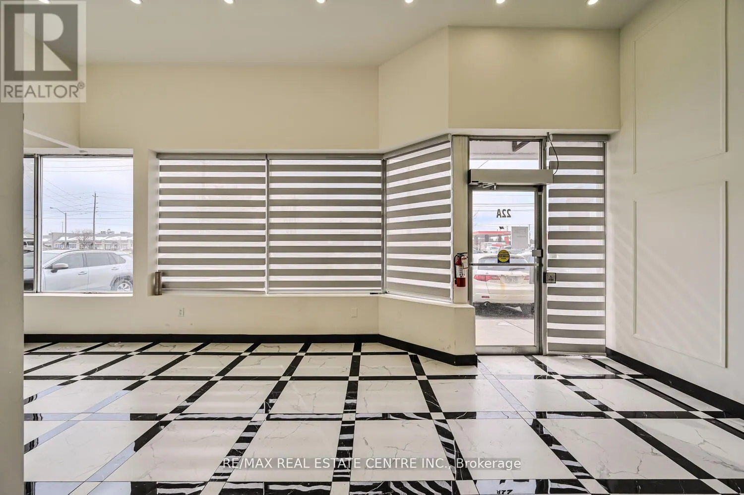 22 - 2565 STEELES AVENUE E