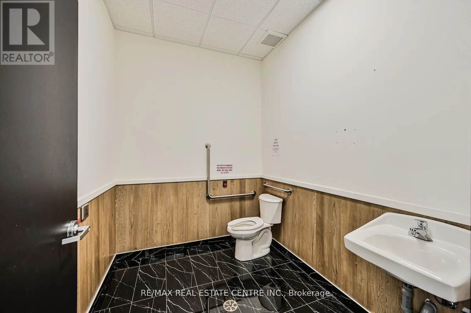 22 - 2565 STEELES AVENUE E