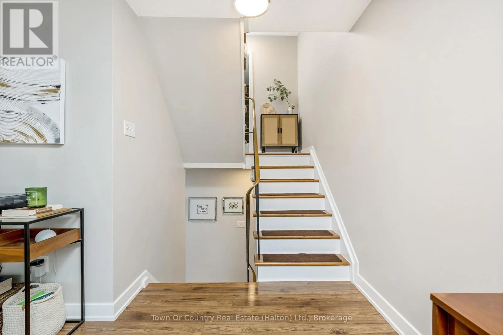 86 - 371 BRONTE STREET S, #86