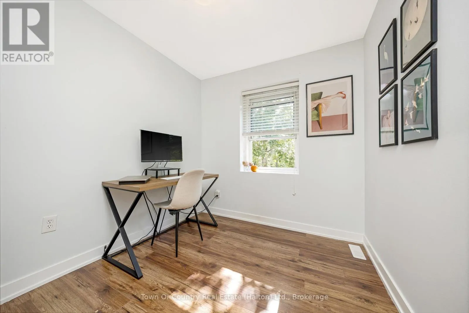 86 - 371 BRONTE STREET S, #86