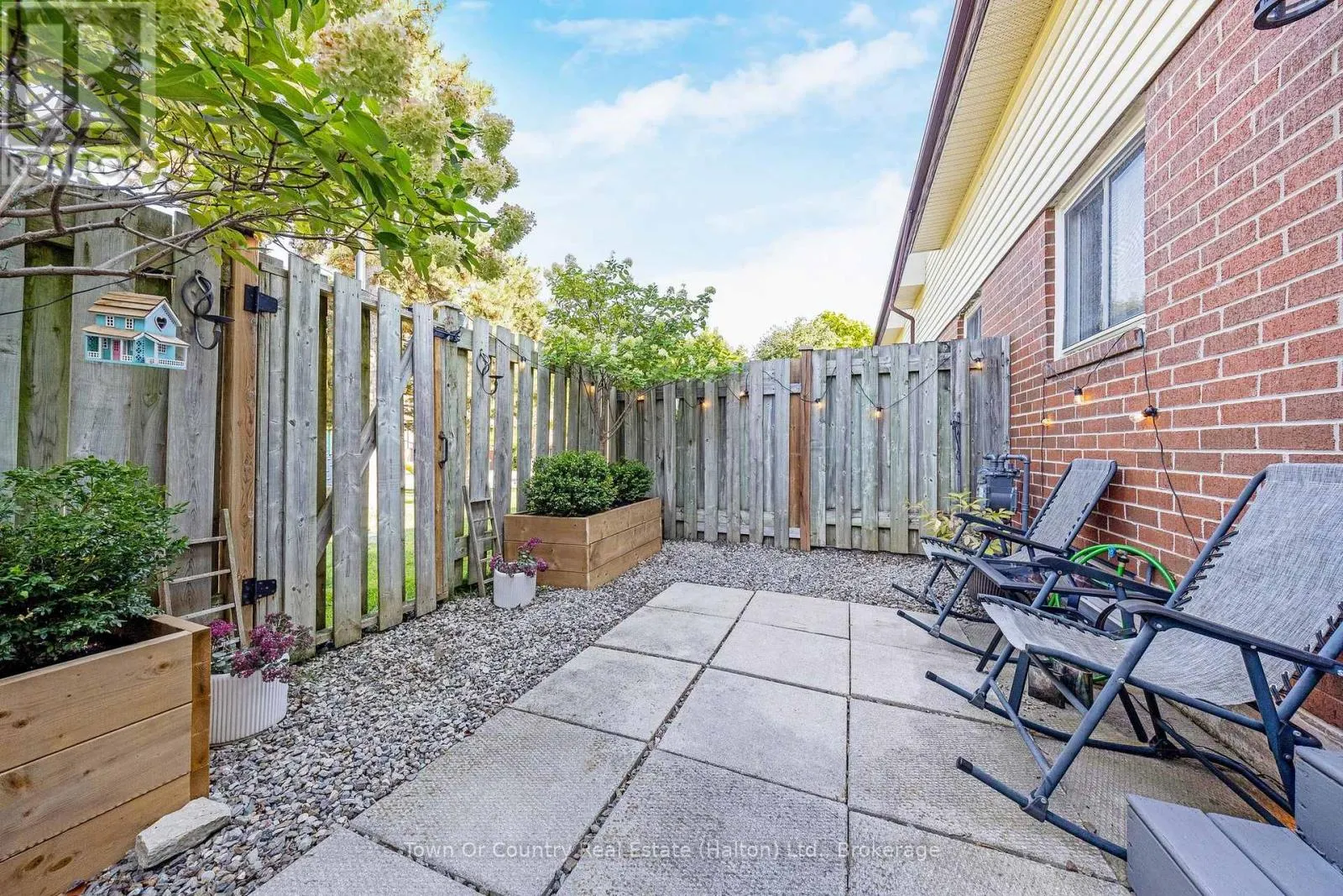 86 - 371 BRONTE STREET S, #86