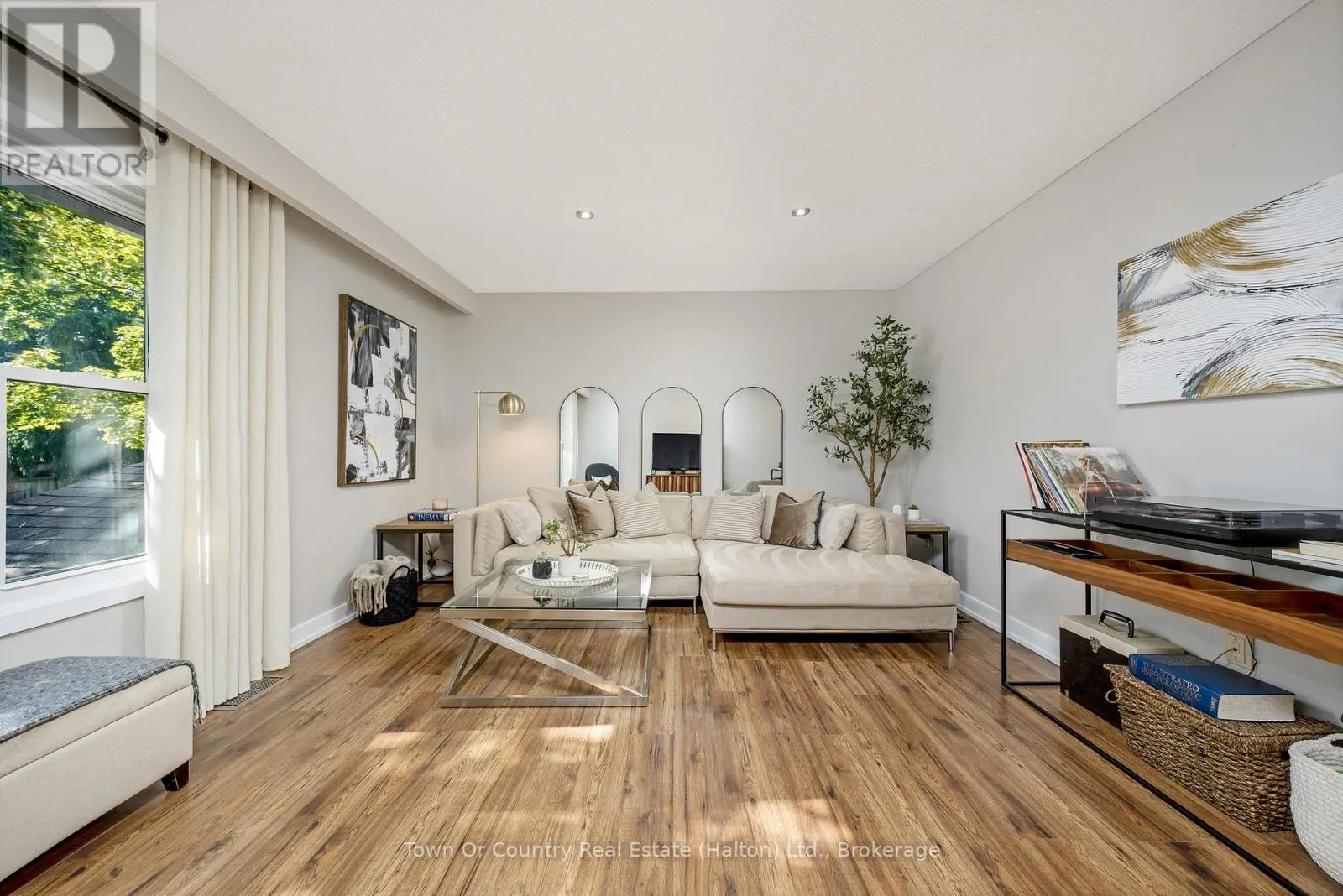 86 - 371 BRONTE STREET S, #86