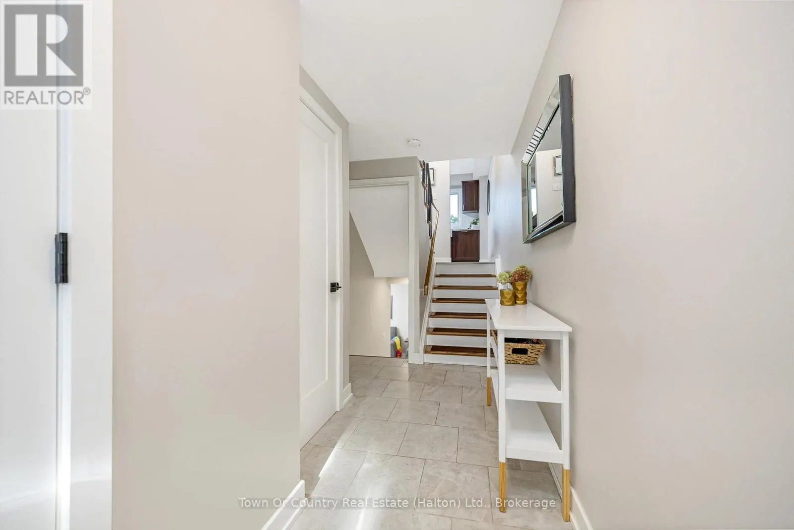 86 - 371 BRONTE STREET S, #86