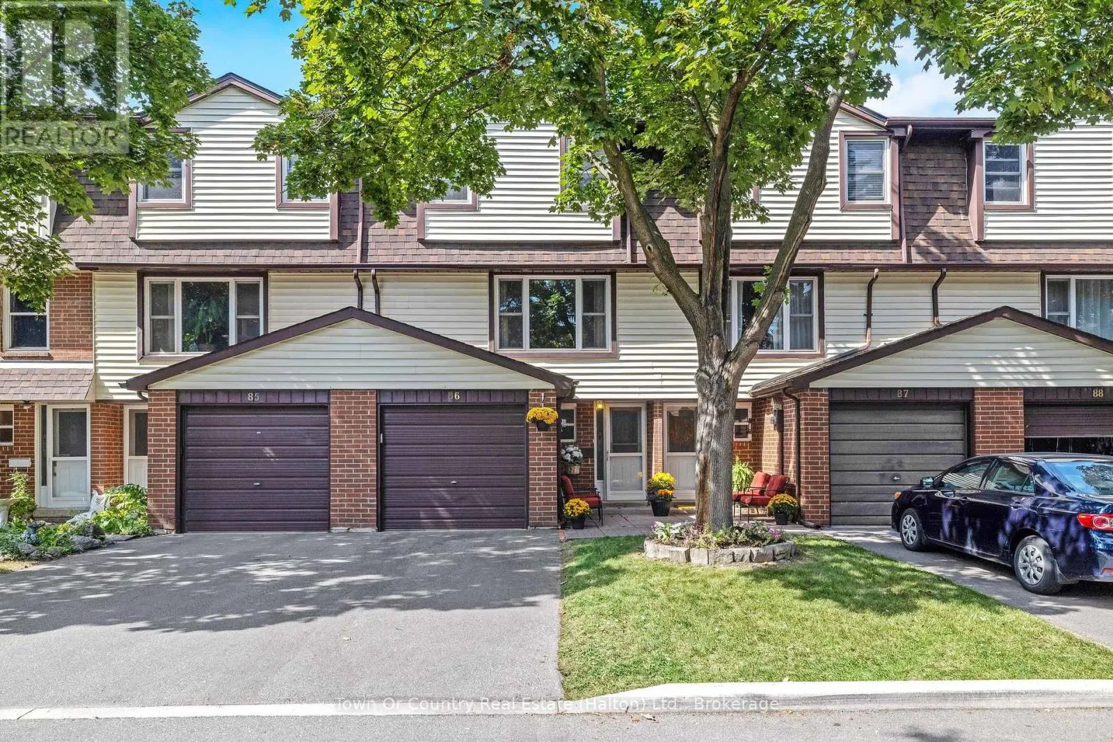 86 - 371 BRONTE STREET S, #86