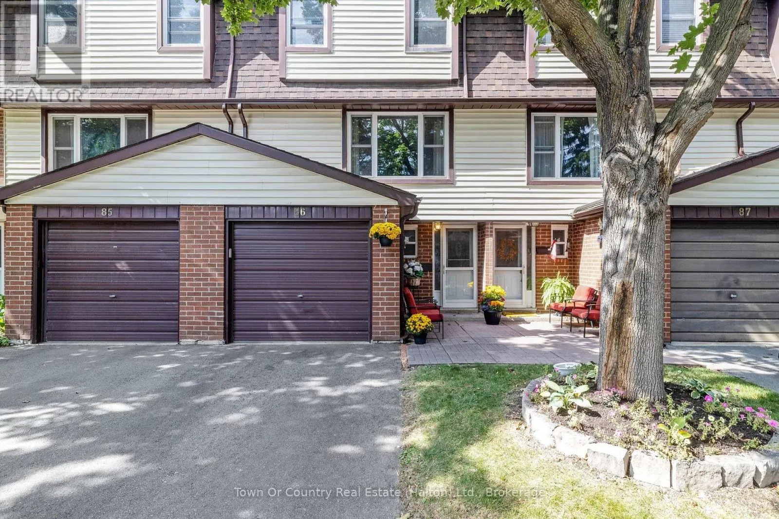 86 - 371 BRONTE STREET S, #86