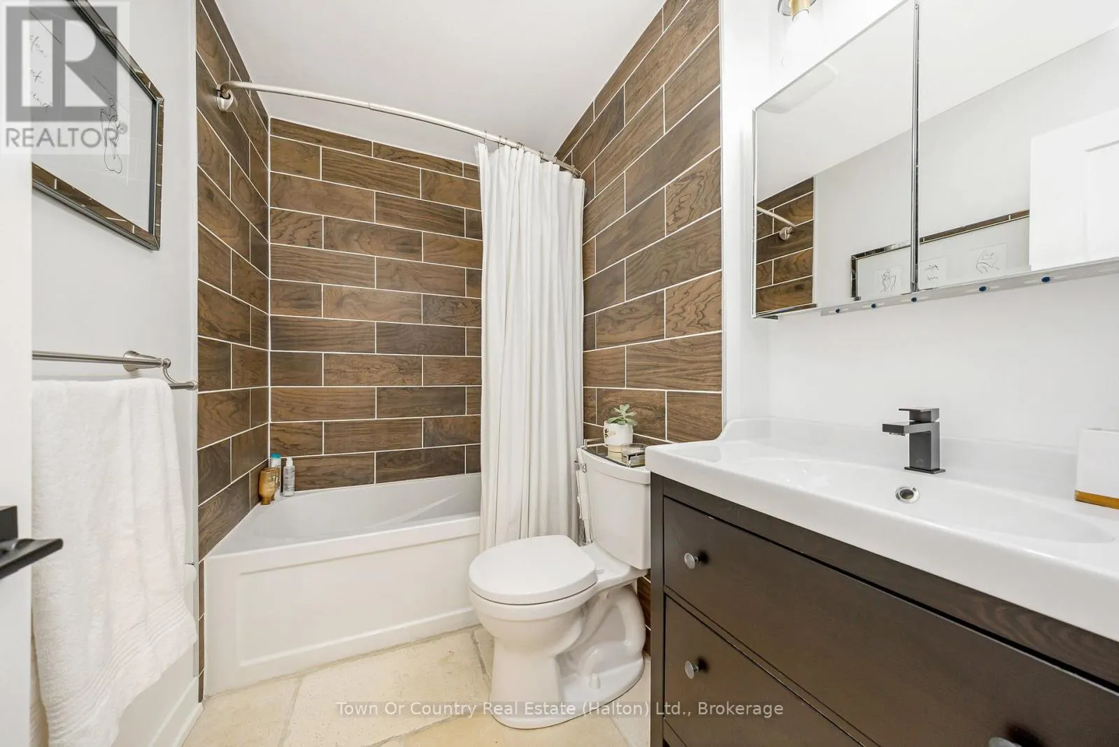 86 - 371 BRONTE STREET S, #86
