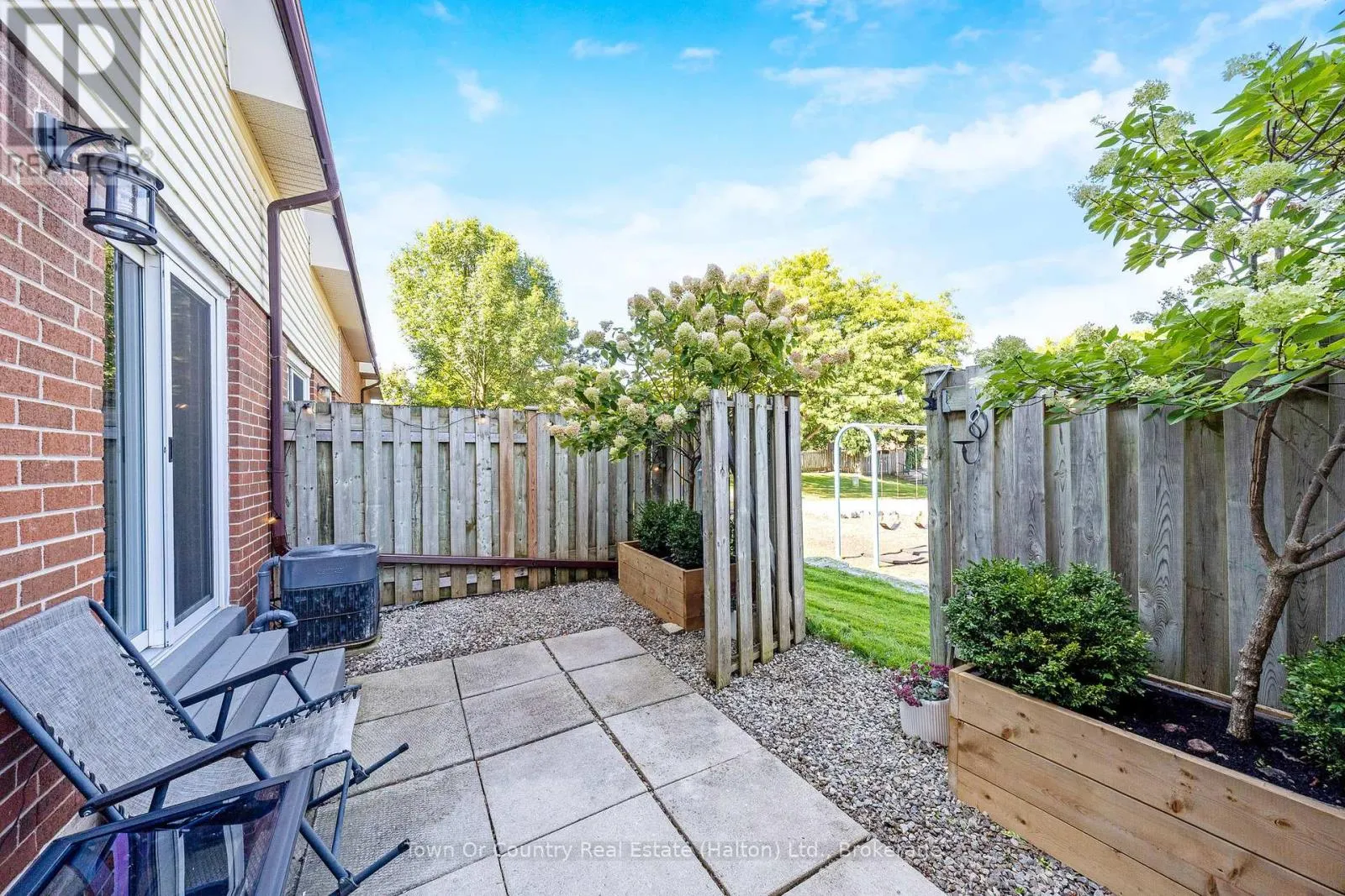 86 - 371 BRONTE STREET S, #86