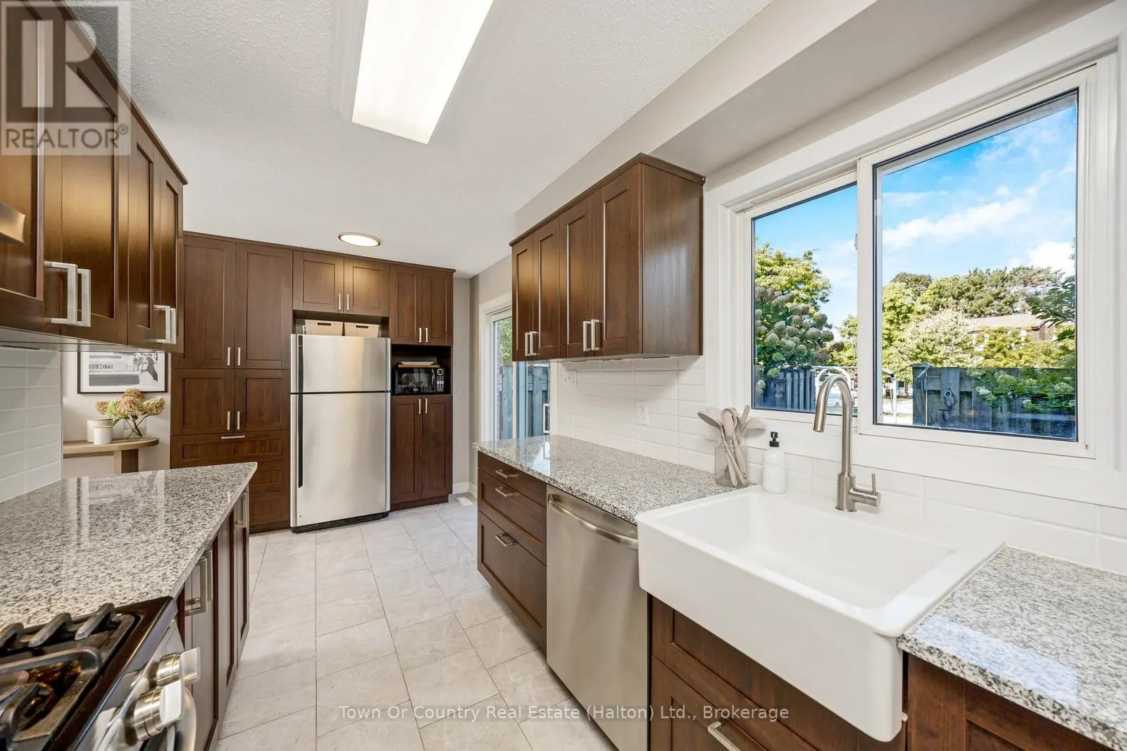 86 - 371 BRONTE STREET S, #86