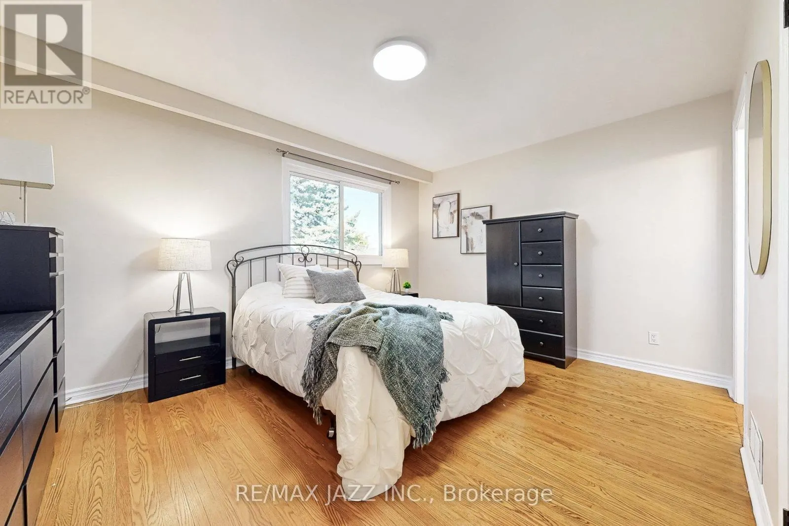 43 KINGSBOROUGH CRESCENT