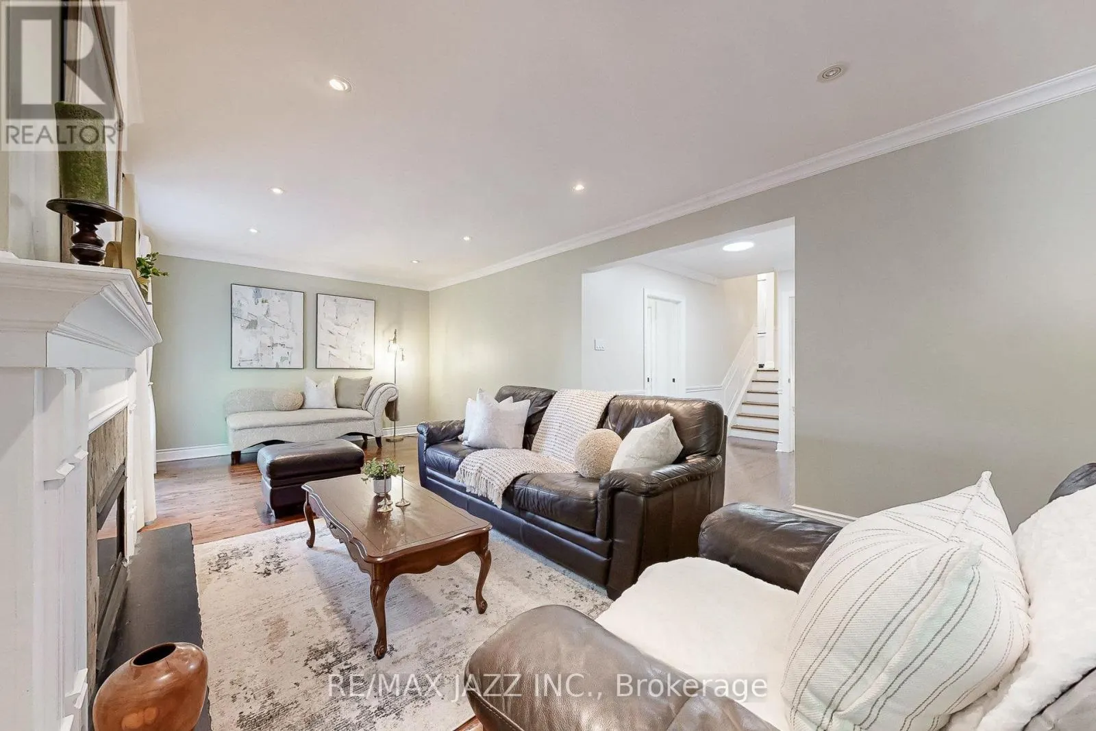 43 KINGSBOROUGH CRESCENT