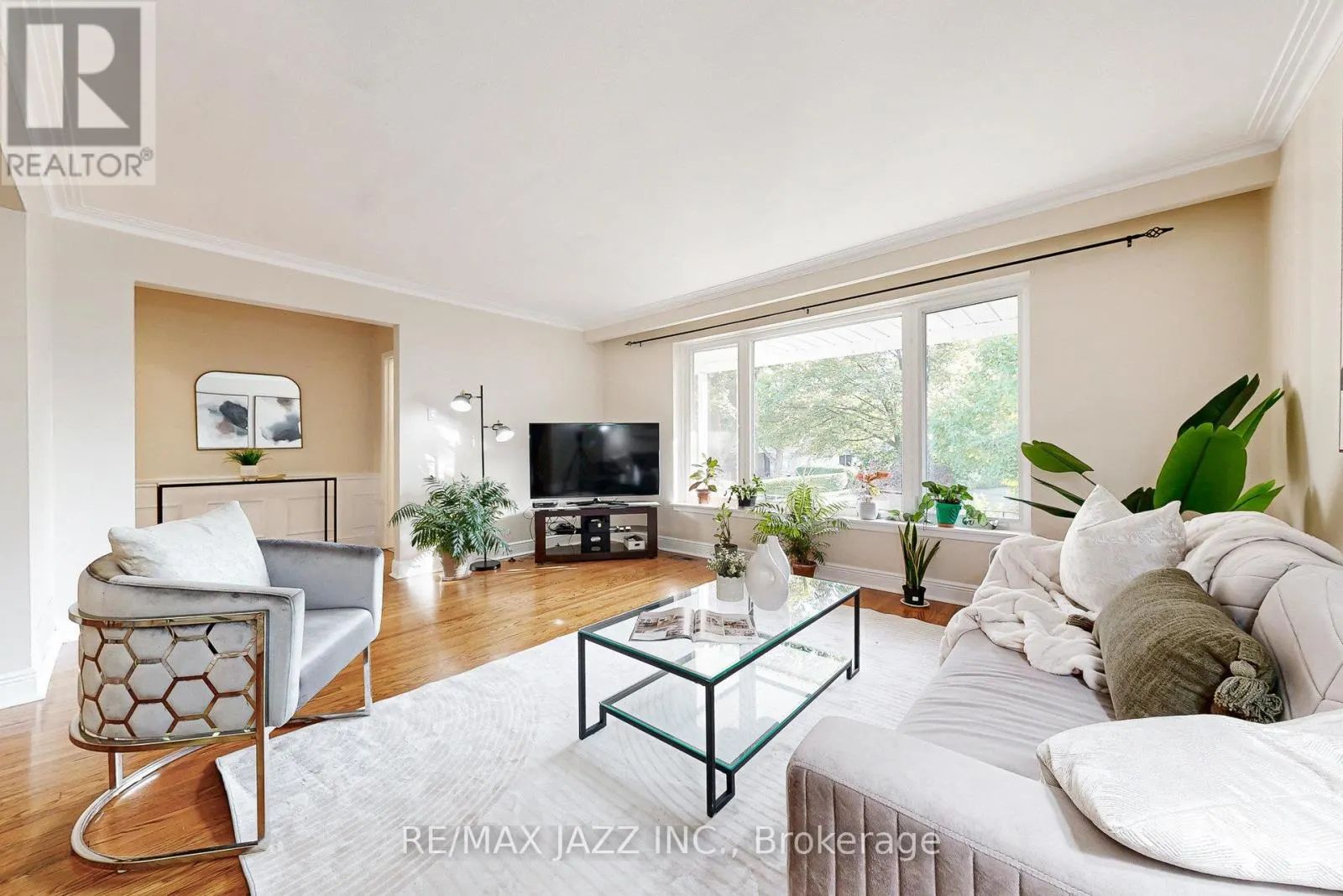 43 KINGSBOROUGH CRESCENT