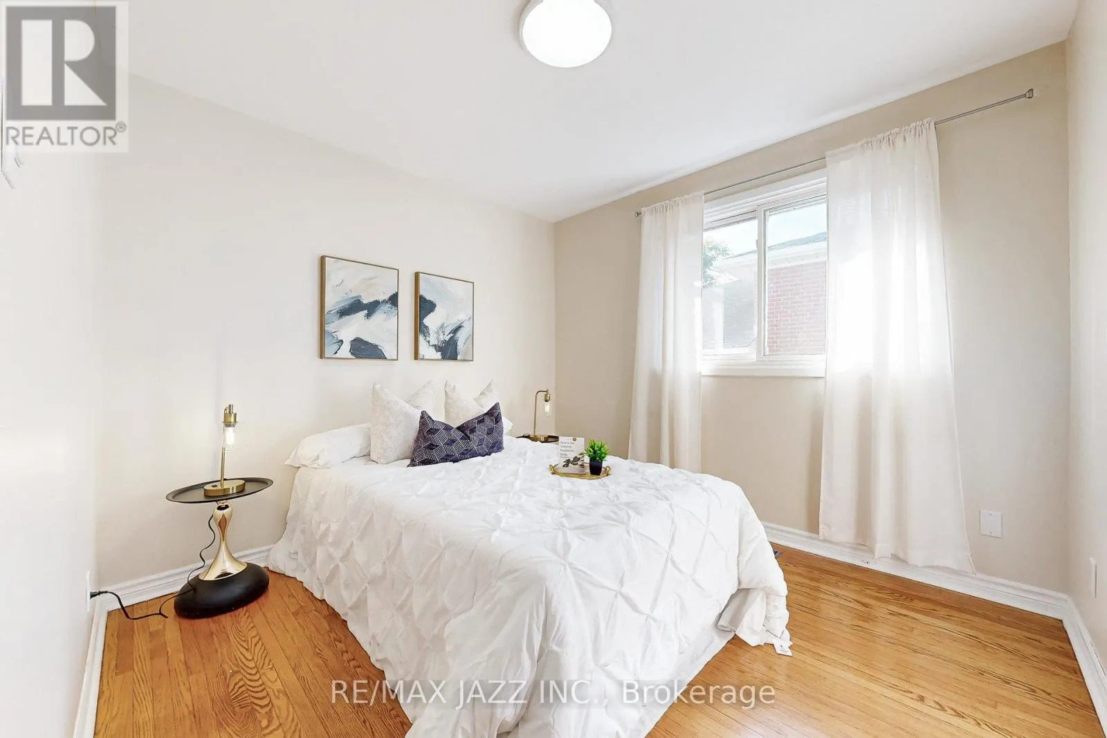 43 KINGSBOROUGH CRESCENT