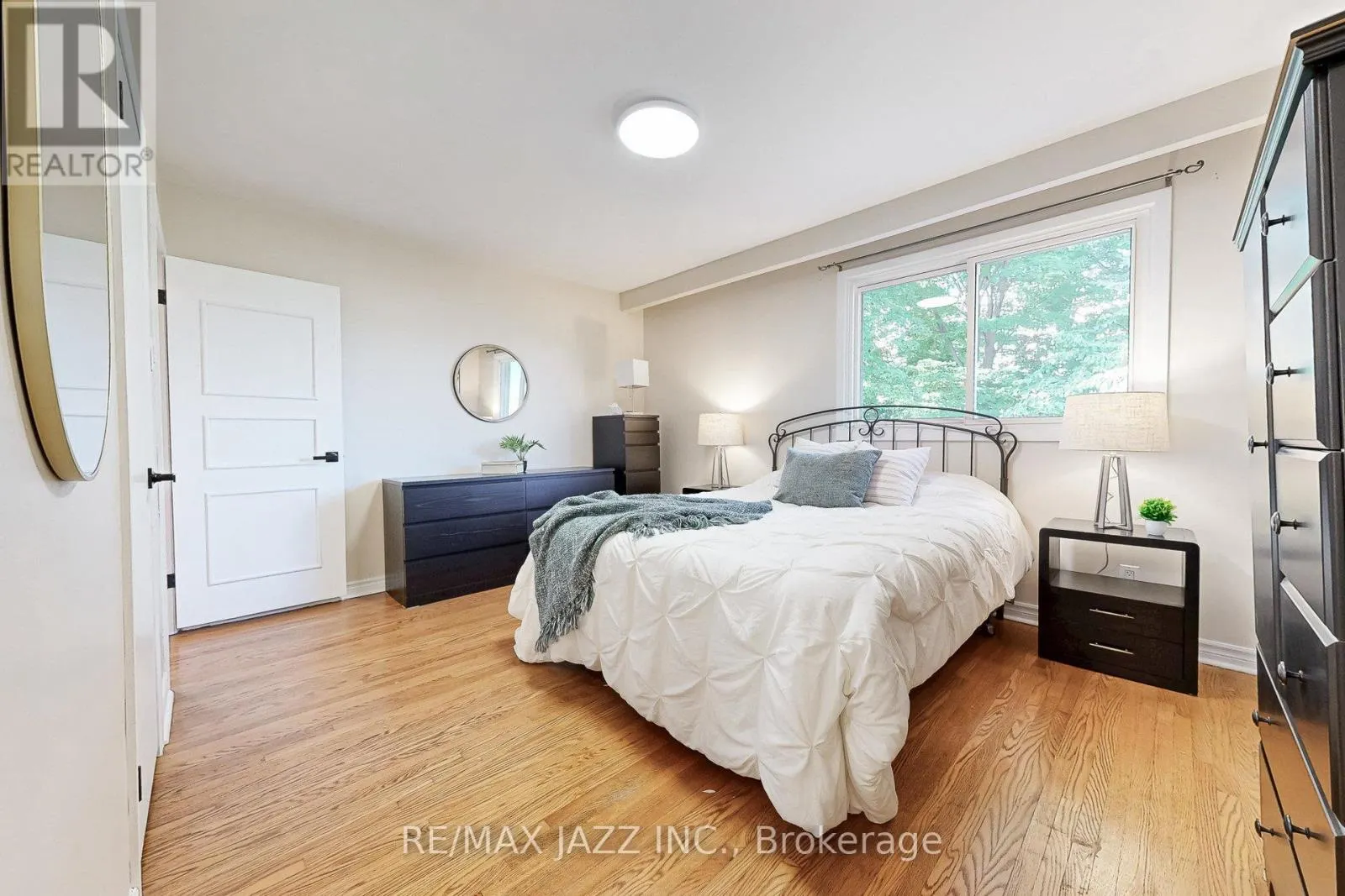 43 KINGSBOROUGH CRESCENT