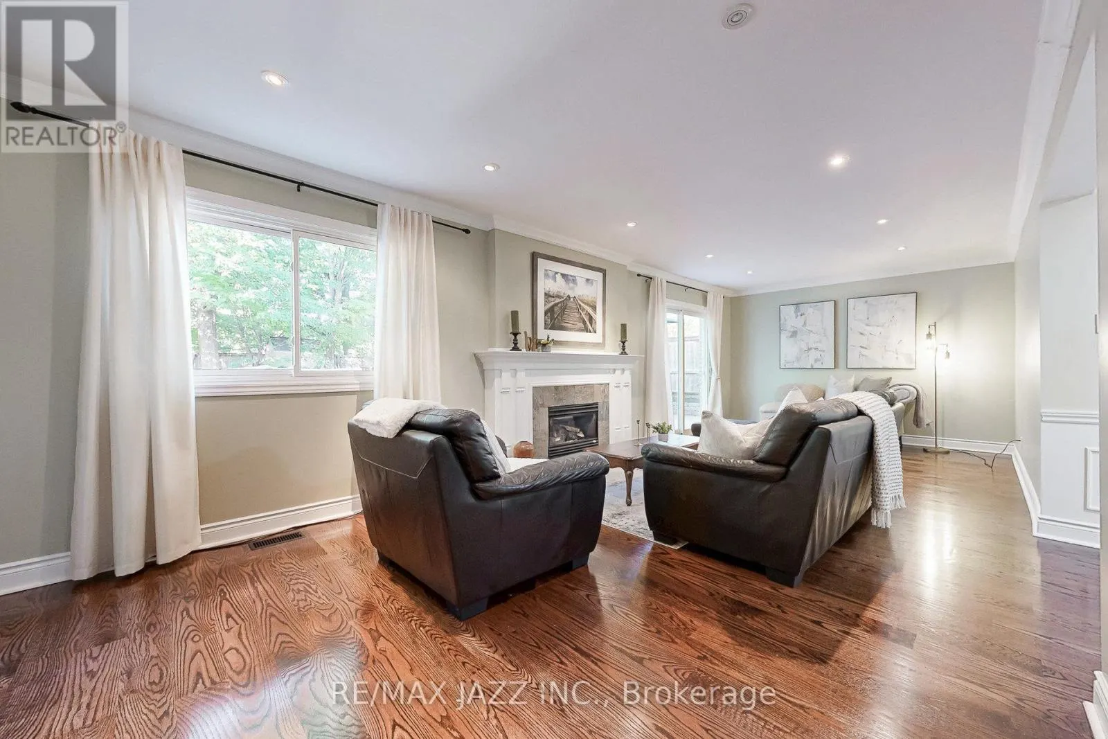 43 KINGSBOROUGH CRESCENT