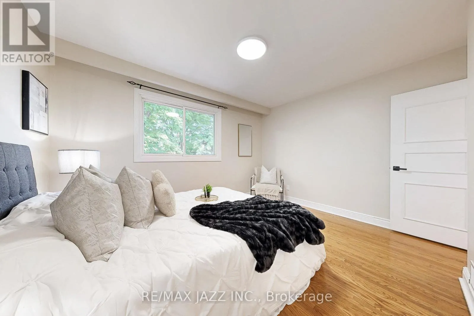43 KINGSBOROUGH CRESCENT