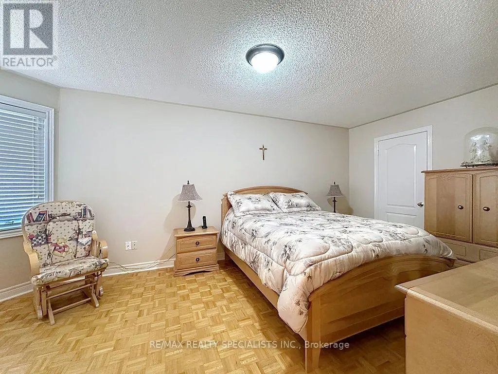 9 SIESTA COURT