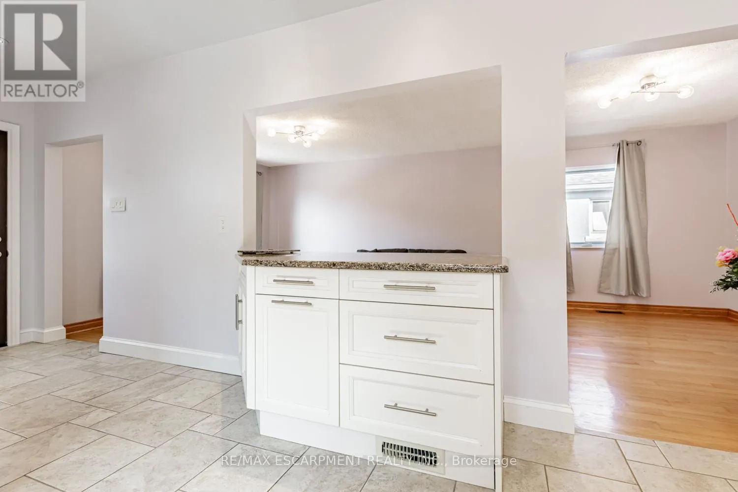 19 STOCK AVENUE