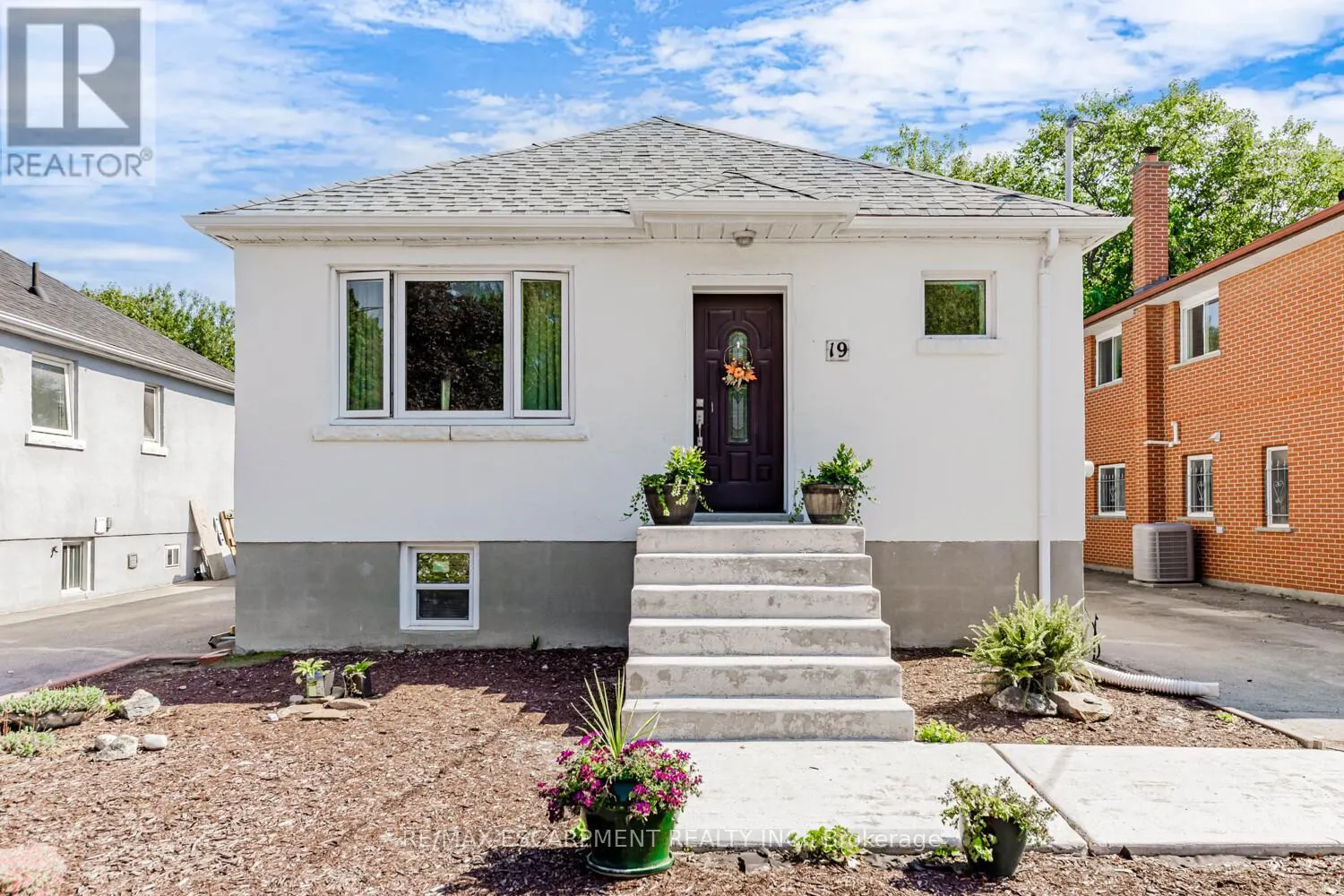 19 STOCK AVENUE