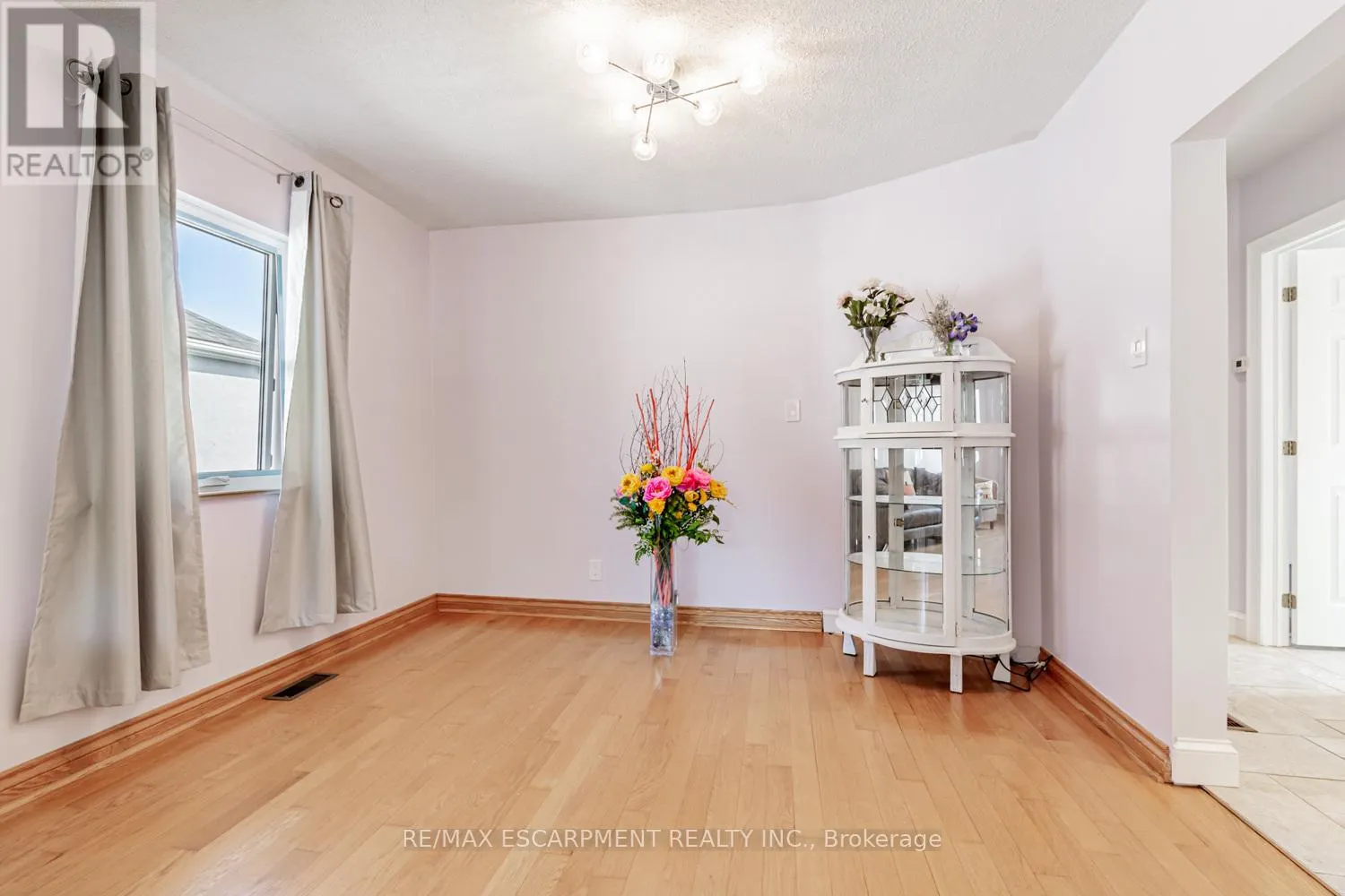 19 STOCK AVENUE
