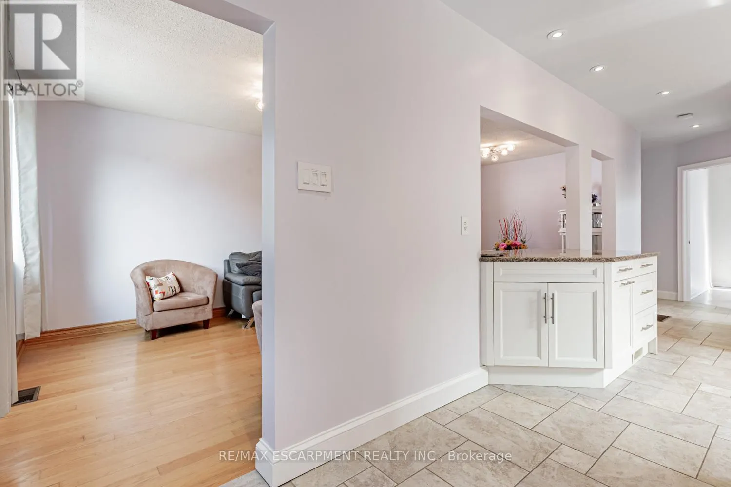 19 STOCK AVENUE